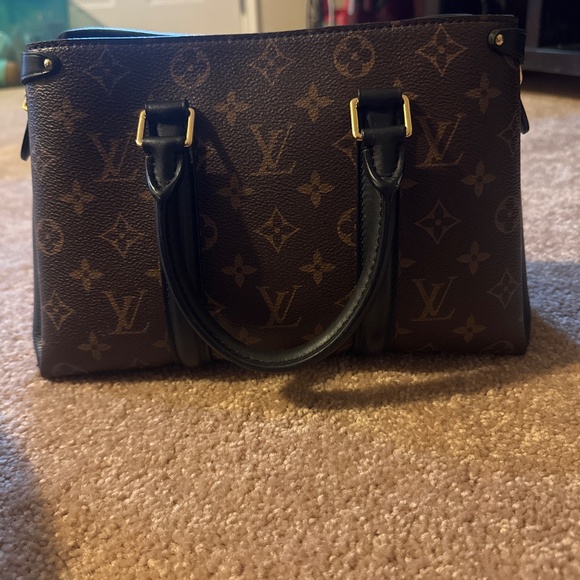 Louie Hand bag - Picture 3 of 3